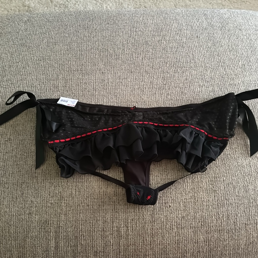 Backless undies - Picture 2 of 2